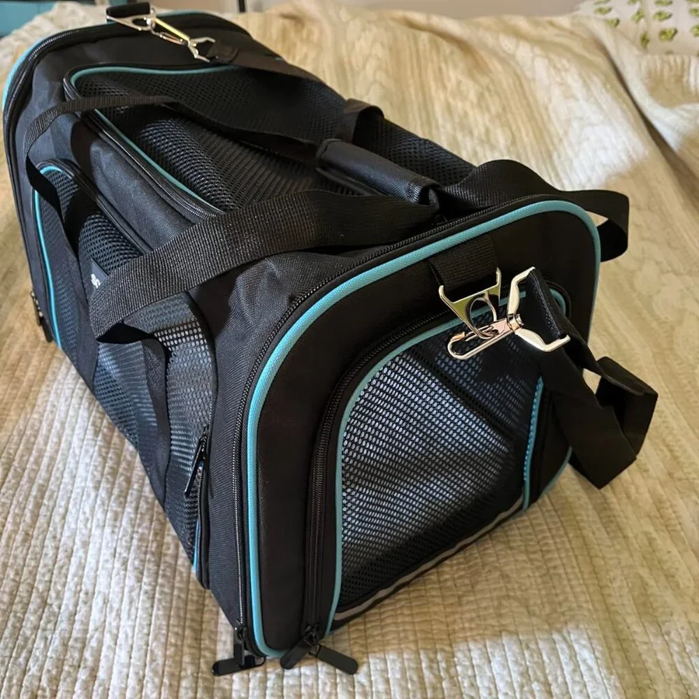 Travel puppy carrier bag